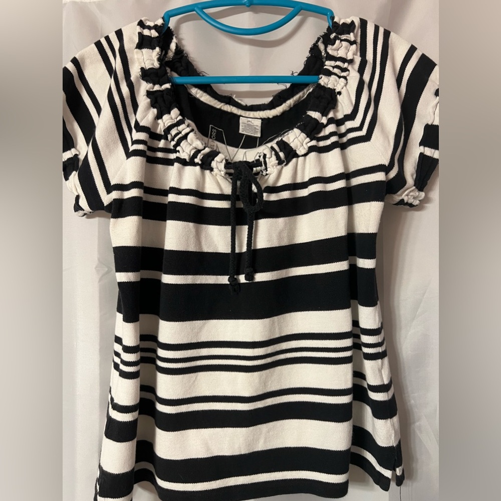 Michael Kors black &white striped shirt sleeve top LP. Raw edge neck & sleeves.